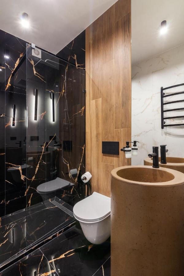 Leogrand Apartments On Shevchenka 38-1 Lviv Ngoại thất bức ảnh