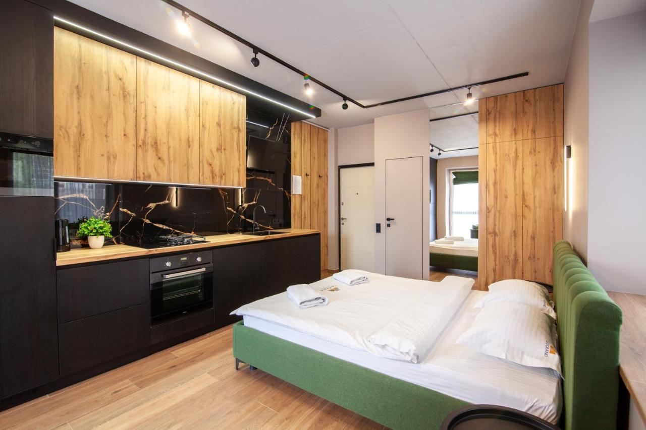 Leogrand Apartments On Shevchenka 38-1 Lviv Ngoại thất bức ảnh